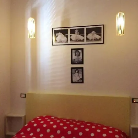 Apartment Seaside Retreat: 2-bedroom With Wi-fi In *