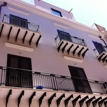 Seaside Retreat: 2-bedroom With Wi-fi In