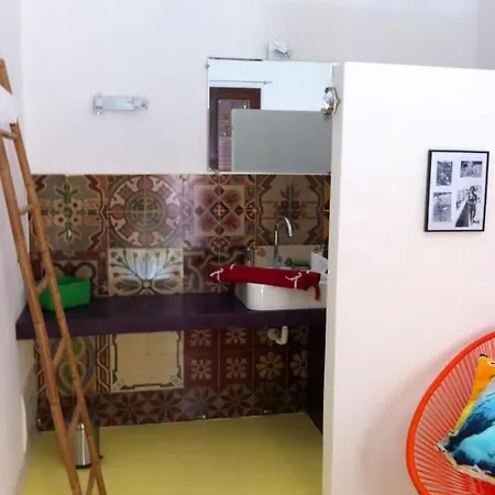 Apartment Seaside Retreat: 2-bedroom With Wi-fi In