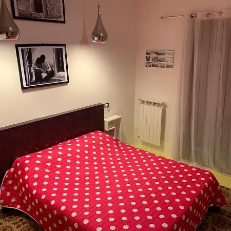 Seaside Retreat: 2-bedroom With Wi-fi In *