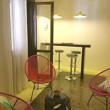 Apartment Seaside Retreat: 2-bedroom With Wi-fi In *