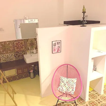 Seaside Retreat: 2-bedroom With Wi-fi In Apartment *