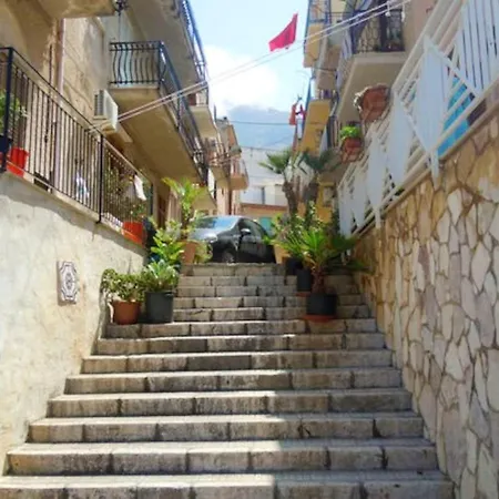 Seaside Retreat: 2-bedroom With Wi-fi In