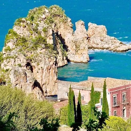 Seaside Retreat: 2-bedroom With Wi-fi In