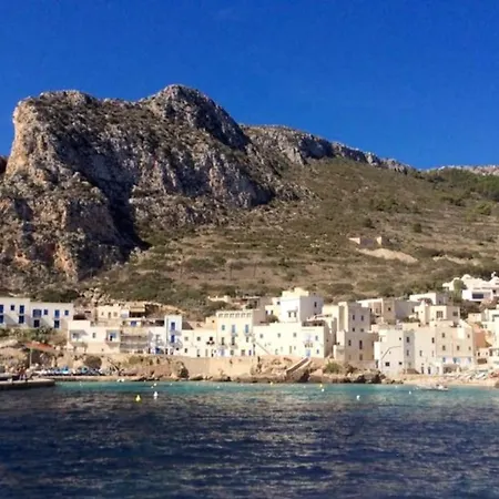 Seaside Retreat: 2-bedroom With Wi-fi In Apartment Castellammare del Golfo