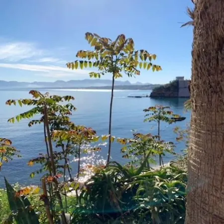 Seaside Retreat: 2-bedroom With Wi-fi In