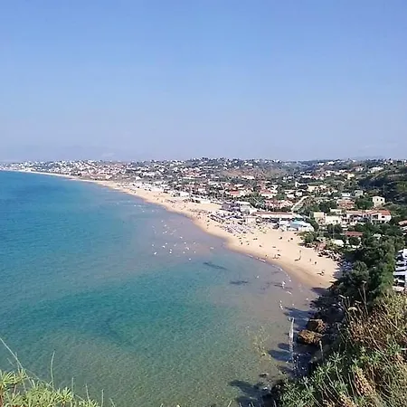 Seaside Retreat: 2-bedroom With Wi-fi In Castellammare del Golfo